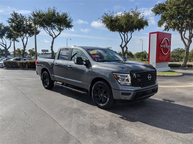 2024 Nissan TITAN Crew Cab SV 4x2