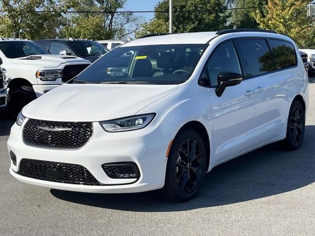 2024 Chrysler Pacifica PACIFICA TOURING L