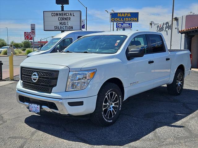 2022 Nissan TITAN Crew Cab SV 4x2