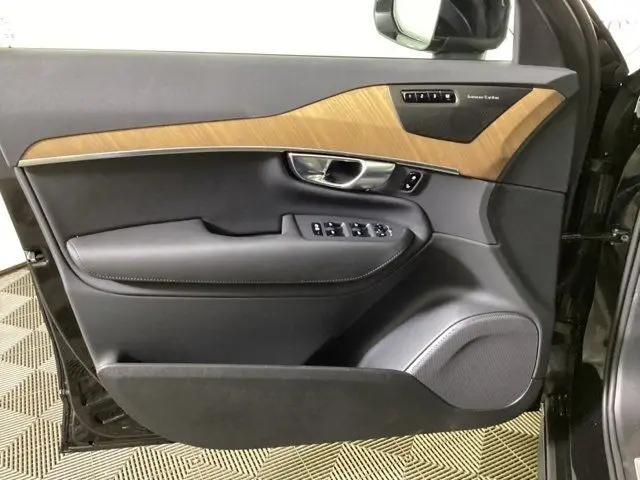 2025 Volvo XC90 Plug-In Hybrid T8 Plus 6-Seater