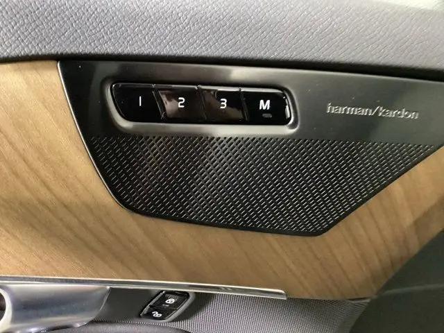 2025 Volvo XC90 Plug-In Hybrid T8 Plus 6-Seater