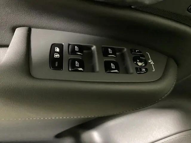 2025 Volvo XC90 Plug-In Hybrid T8 Plus 6-Seater