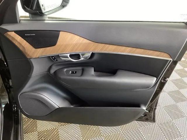 2025 Volvo XC90 Plug-In Hybrid T8 Plus 6-Seater