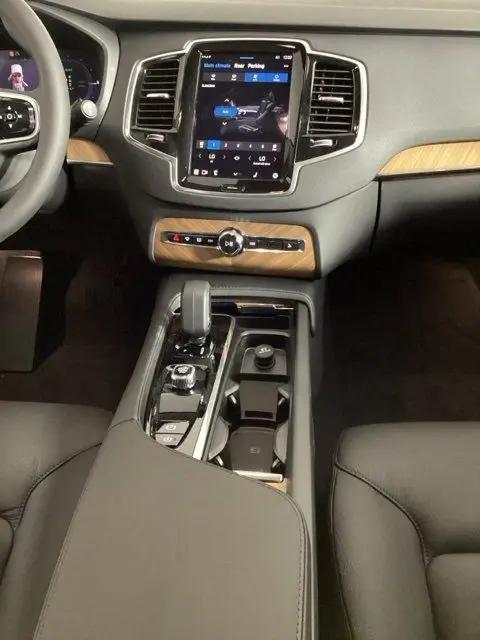 2025 Volvo XC90 Plug-In Hybrid T8 Plus 6-Seater