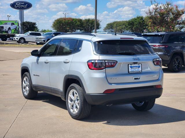 2025 Jeep Compass COMPASS LATITUDE 4X4
