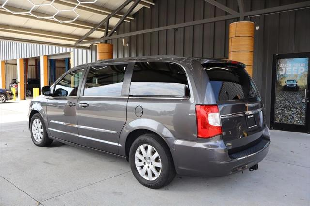 2016 Chrysler Town and Country Touring