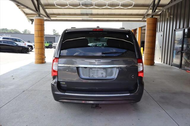 2016 Chrysler Town and Country Touring