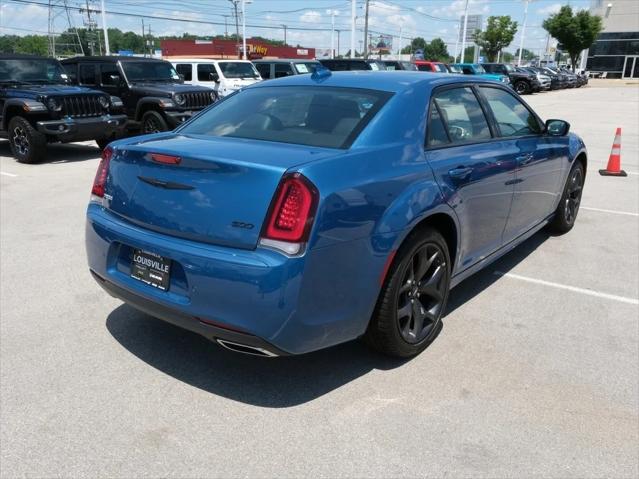 2023 Chrysler 300 Touring L