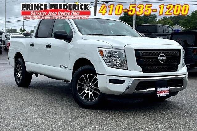 2023 Nissan TITAN Crew Cab SV 4x4