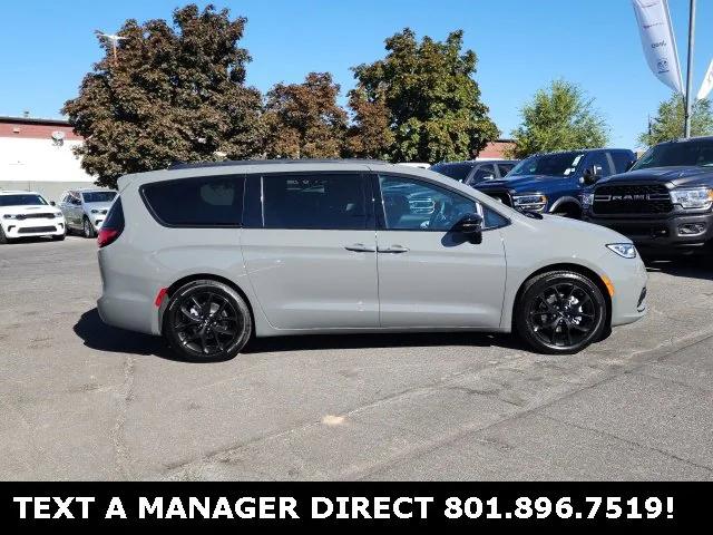 2024 Chrysler Pacifica PACIFICA TOURING L