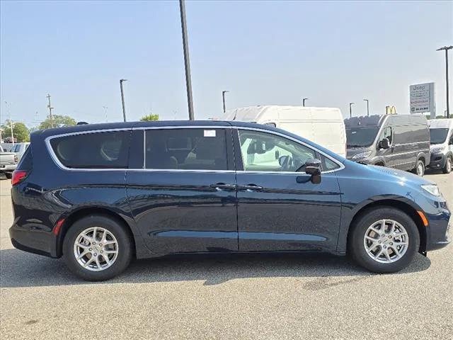 2024 Chrysler Pacifica PACIFICA TOURING L