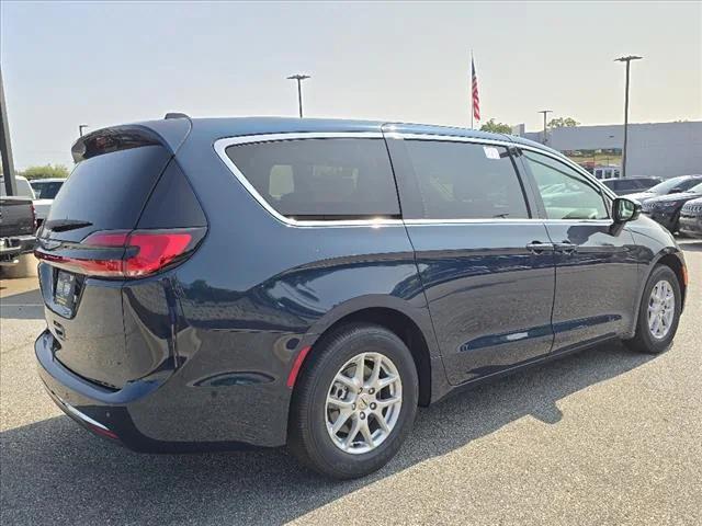 2024 Chrysler Pacifica PACIFICA TOURING L