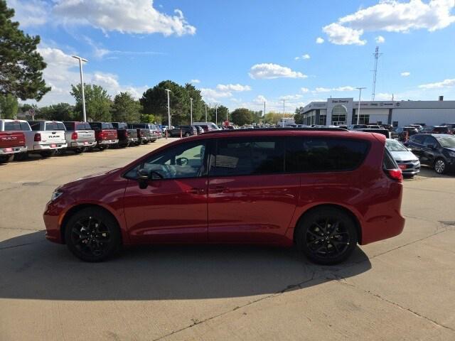 2024 Chrysler Pacifica PACIFICA TOURING L