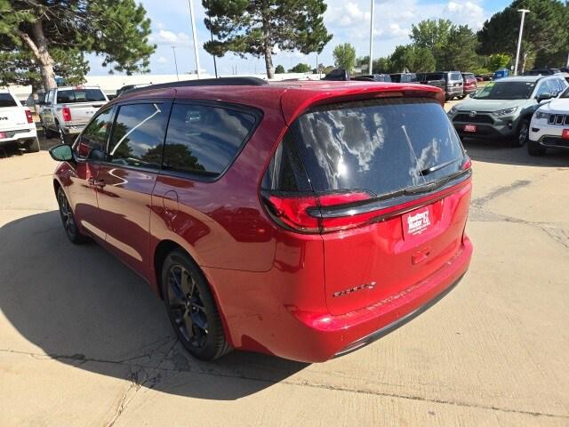 2024 Chrysler Pacifica PACIFICA TOURING L