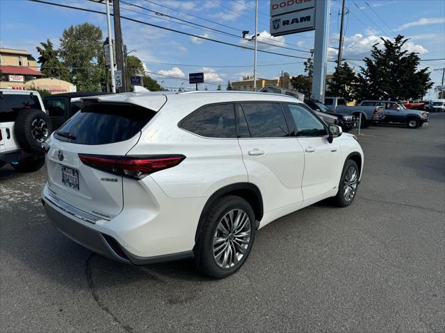 2021 Toyota Highlander Hybrid Platinum