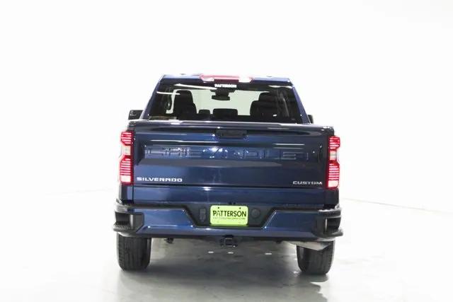 2022 Chevrolet Silverado 1500 2WD Crew Cab Short Bed Custom