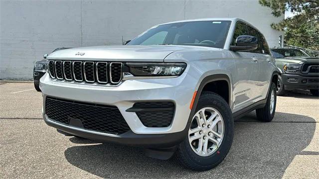 2024 Jeep Grand Cherokee GRAND CHEROKEE LAREDO 4X4