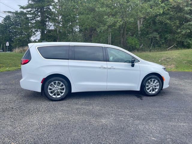 2024 Chrysler Pacifica PACIFICA TOURING L AWD