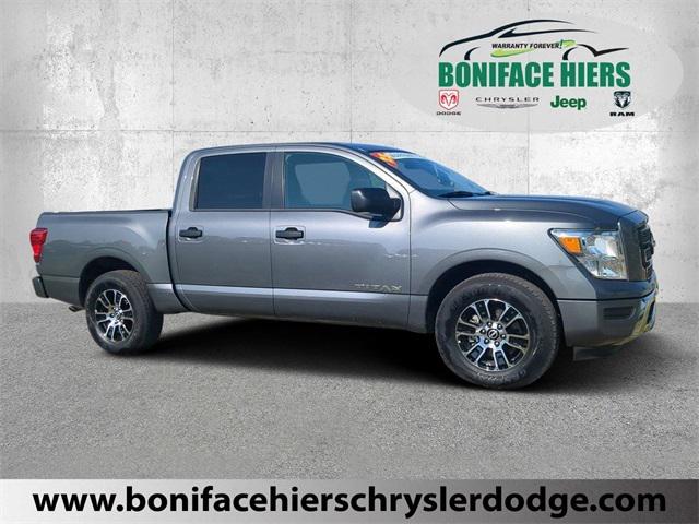 2023 Nissan TITAN Crew Cab SV 4x2