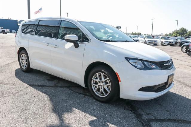 2022 Chrysler Voyager LX