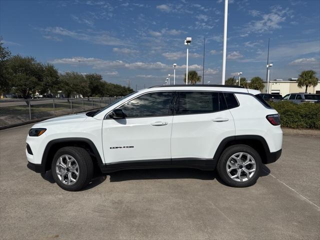 2025 Jeep Compass COMPASS LATITUDE 4X4