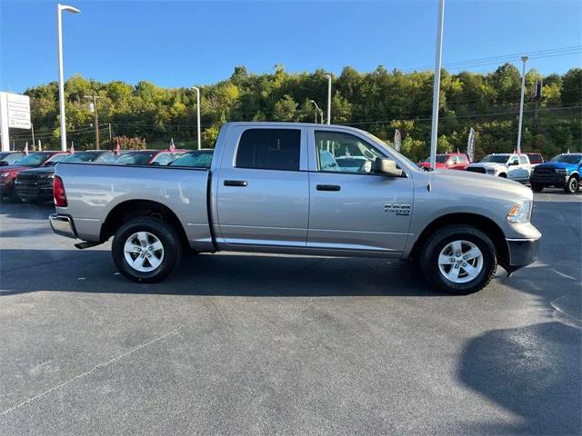 2022 RAM 1500 Classic SLT Crew Cab 4x4 57 Box