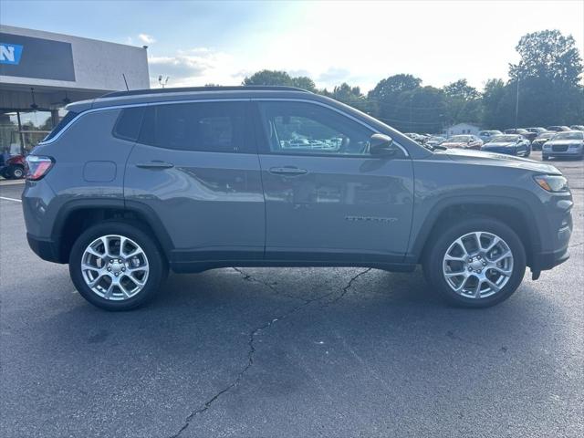 2024 Jeep Compass COMPASS LATITUDE LUX 4X4