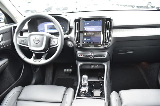 2025 Volvo XC40 Plus Dark Theme