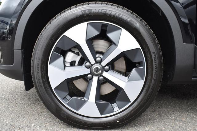 2025 Volvo XC40 Plus Dark Theme