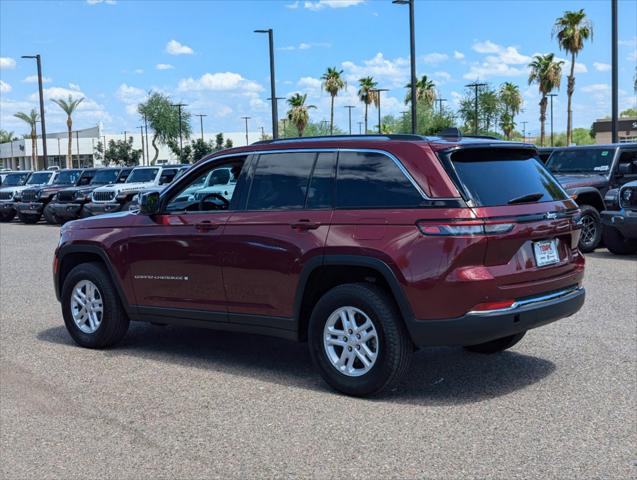 2023 Jeep Grand Cherokee Laredo 4x2