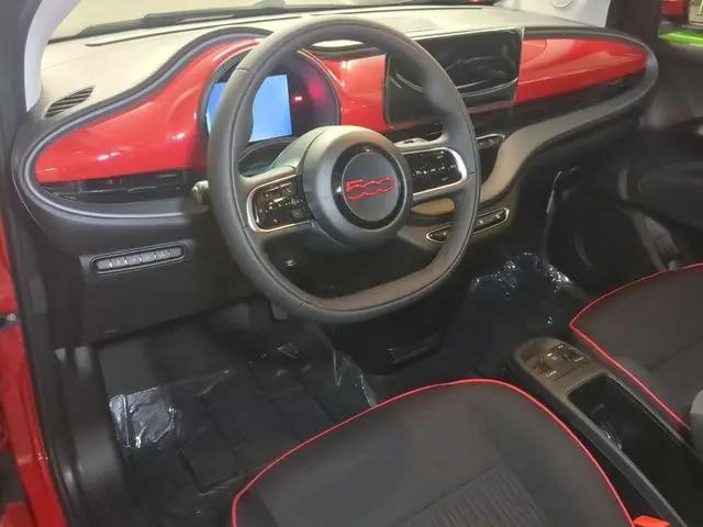 2024 Fiat 500e INSPI(RED) FWD