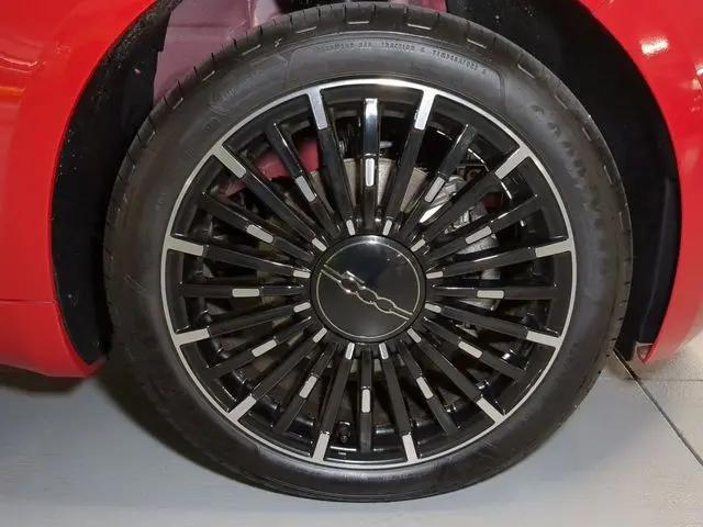 2024 Fiat 500e INSPI(RED) FWD