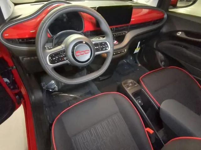 2024 Fiat 500e INSPI(RED) FWD