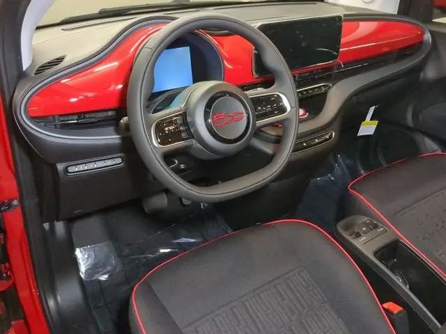 2024 Fiat 500e INSPI(RED) FWD