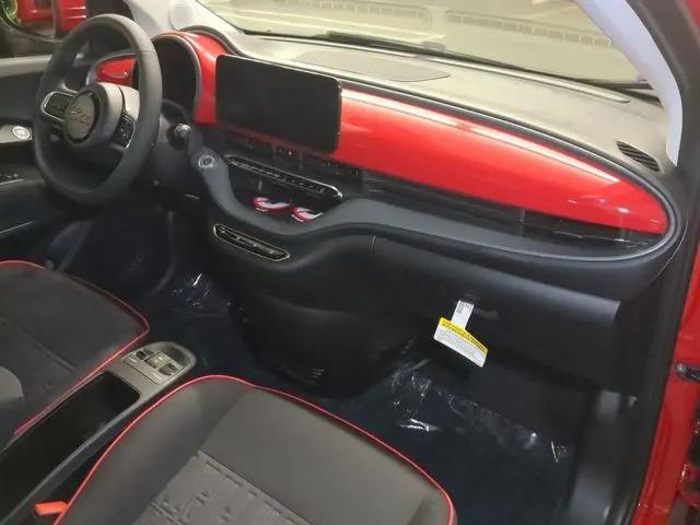 2024 Fiat 500e INSPI(RED) FWD