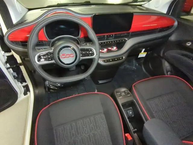 2024 Fiat 500e INSPI(RED) FWD