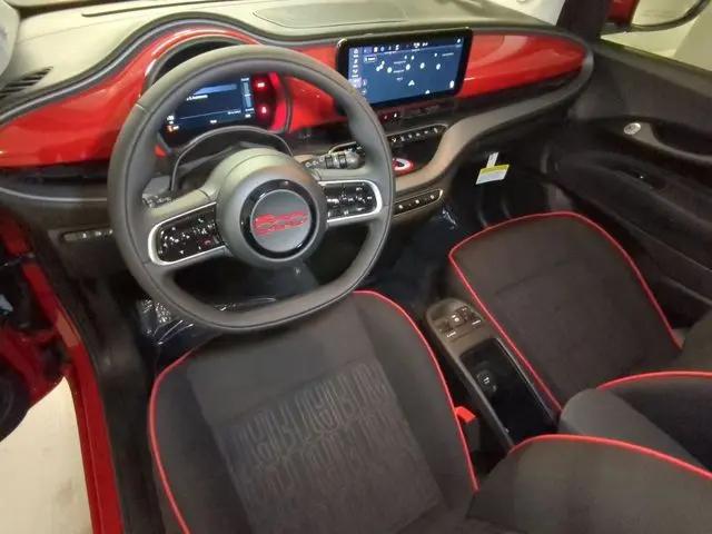 2024 Fiat 500e INSPI(RED) FWD