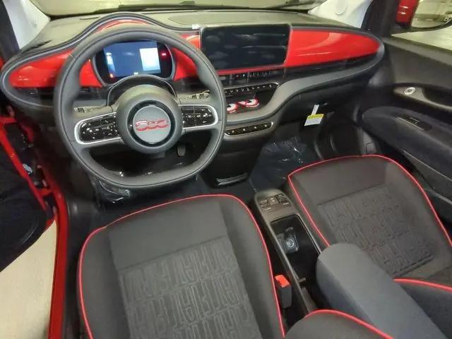 2024 Fiat 500e INSPI(RED) FWD