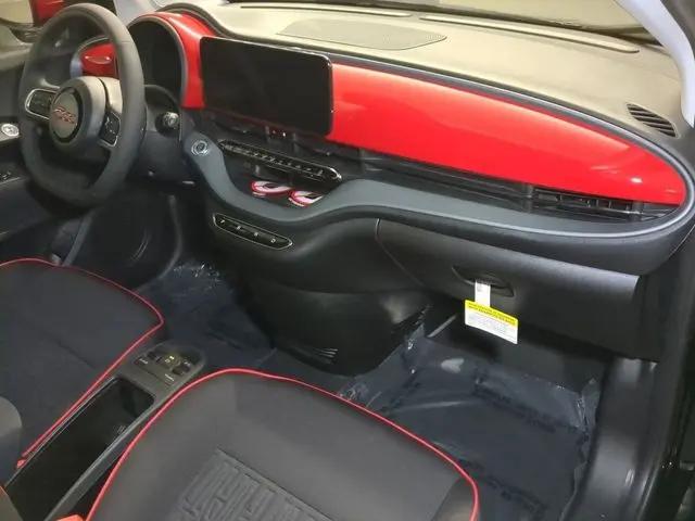 2024 Fiat 500e INSPI(RED) FWD