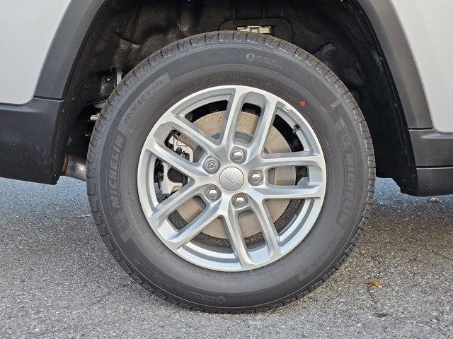 2024 Jeep Grand Cherokee L Laredo X 4x4