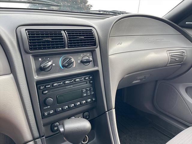 2004 Ford Mustang Base 2dr Fastback