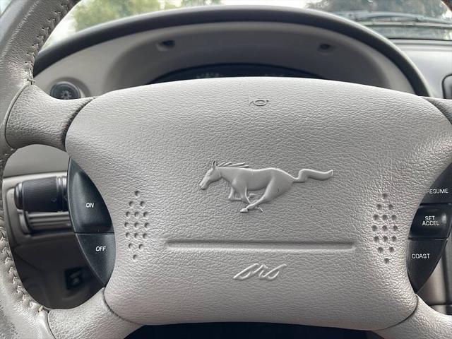 2004 Ford Mustang Base 2dr Fastback