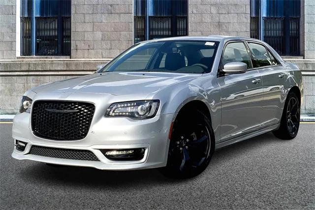 2023 Chrysler 300 Touring L