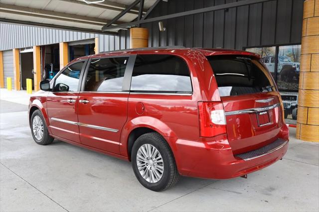 2015 Chrysler Town and Country Touring-L