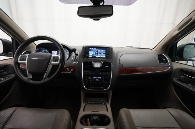 2014 Chrysler Town & Country Touring-L