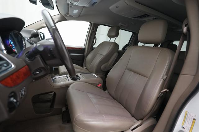 2014 Chrysler Town & Country Touring-L
