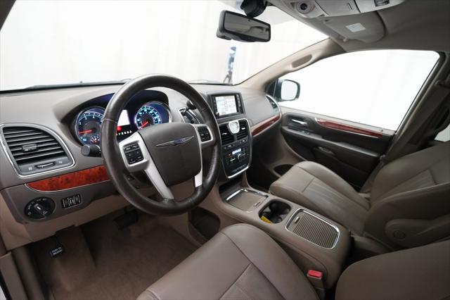2014 Chrysler Town & Country Touring-L