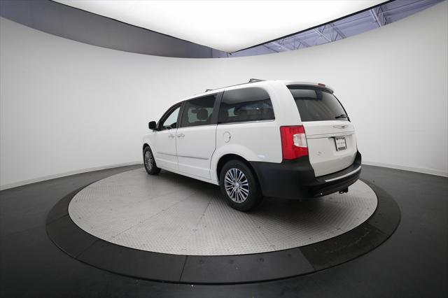 2014 Chrysler Town & Country Touring-L