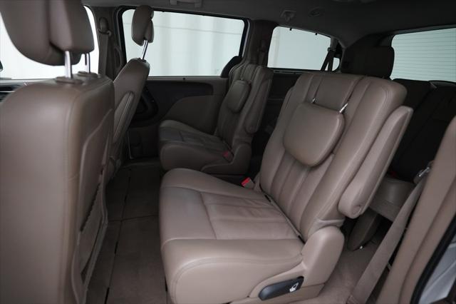 2014 Chrysler Town & Country Touring-L