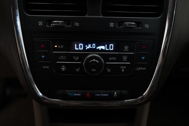 2014 Chrysler Town & Country Touring-L